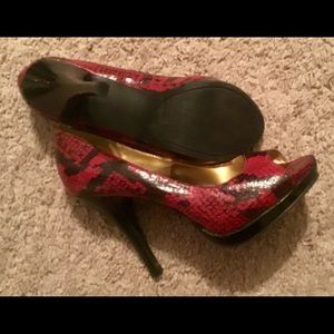 NWOT Rampage red black open toe heels